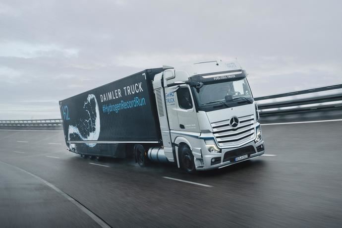 Daimler Truck lidera la producción de 100 camiones impulsados por hidrógeno