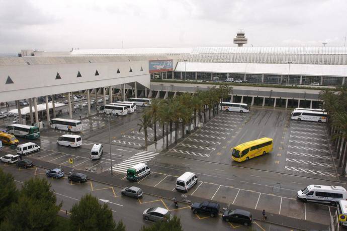Aparcamiento para autocares en el Aeropuerto de Palma.
