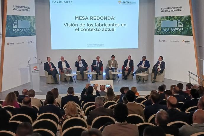 Los fabricantes de camiones coinciden al esperar un año 2023 con optimismo