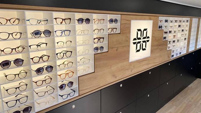 Una tienda de gafas en un Mercedes-Benz Intouro