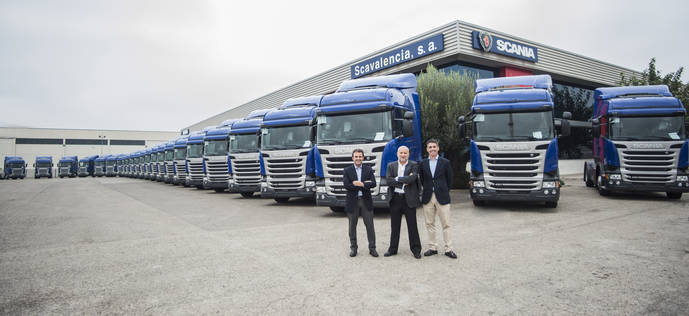 Francisco Navarro, director comercial de Scania Ibérica; José Llácer, gerente de Transports Canayaes y Juan Pedro Ibáñez, gerente de Scavalencia.