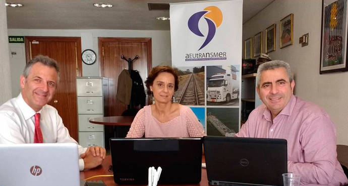 Rafael López (Maxam), Nuria Lacaci (Aeutransmer) y Carlos Cancela (Transgesa).