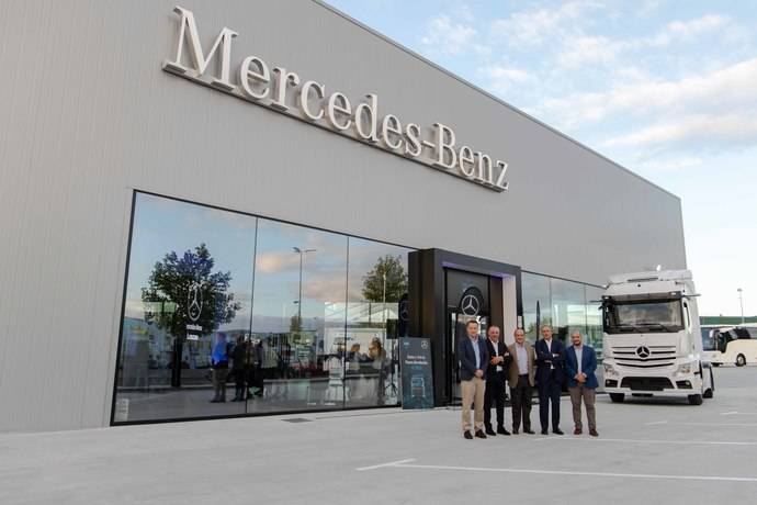 Mercedes-Benz Trucks inaugura un centro en Ourense