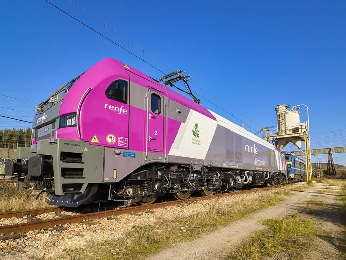 Primer viaje comercial de las nuevas locomotoras ‘Cero CO2’ de Renfe Mercancías