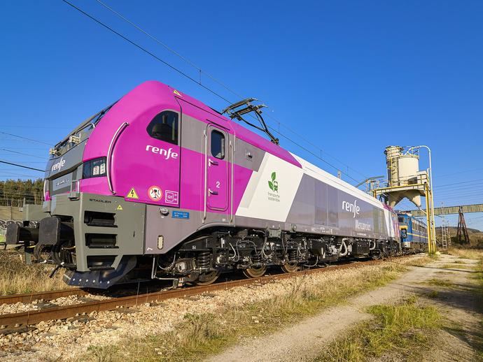 Primer viaje comercial de las nuevas locomotoras ‘Cero CO2’ de Renfe Mercancías