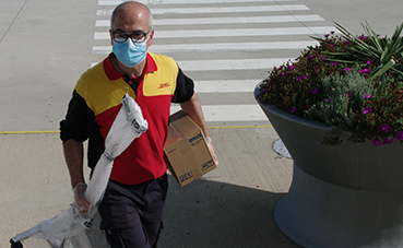 DHL refuerza sus servicios de entrega farmacológica