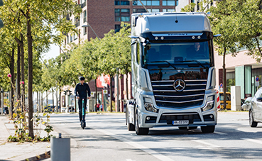 Sideguard Assist de Mercedes ayuda a la convivencia con los e-scooters