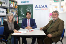 El consejero delegado de Alsa, Francisco Iglesias, y la directora de la Fundación Mujeres, María Luisa Soleto.