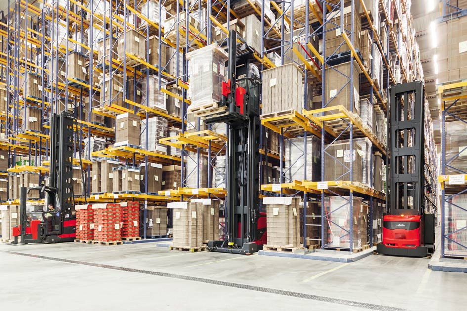 Linde presenta sus nuevas carretillas para pasillo estrecho