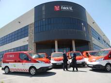 Falck VL incorpora seis furgonetas 100% eléctricas Nissan eNV200.