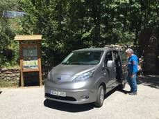 La furgoneta cedida por Nissan en La Sierra del Rincón.