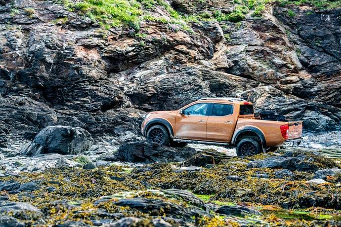 Las playas más remotas de Europa se limpian gracias al Nissan Navara