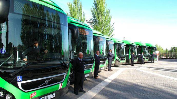 Varios autobuses interurbanos.