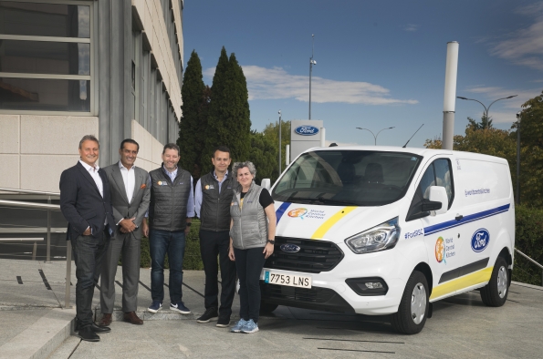 Ford cede una Transit a World Central Kitchen