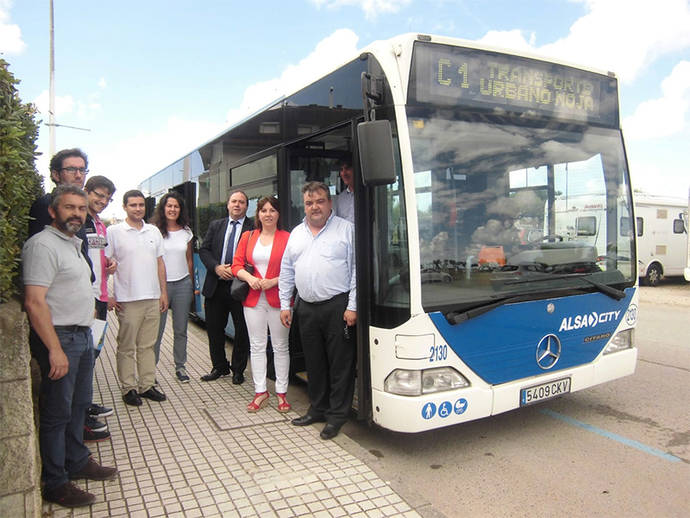 Noja estrena un nuevo servicio de autobús urbano durante el verano