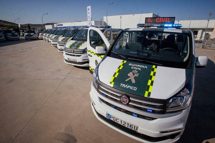 La Guardia Civil recibe 40 furgonetas para utilizar en pruebas de alcohol y drogas