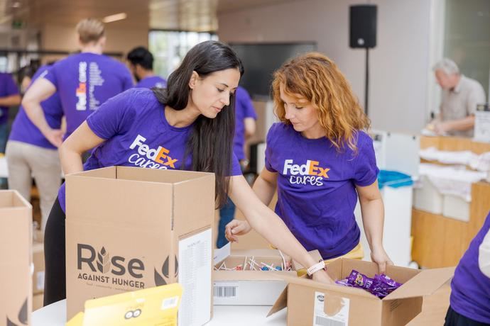 FedEx celebra sus 50 años con acciones de responsabilidad social corporativa