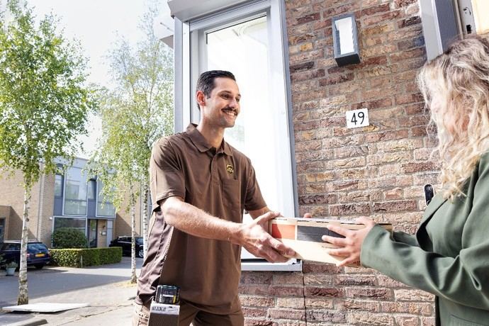 UPS amplía su servicio estándar de entregas a domicilio a los sábados