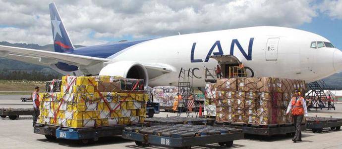 Imagen de un avión de transporte de mercancías.