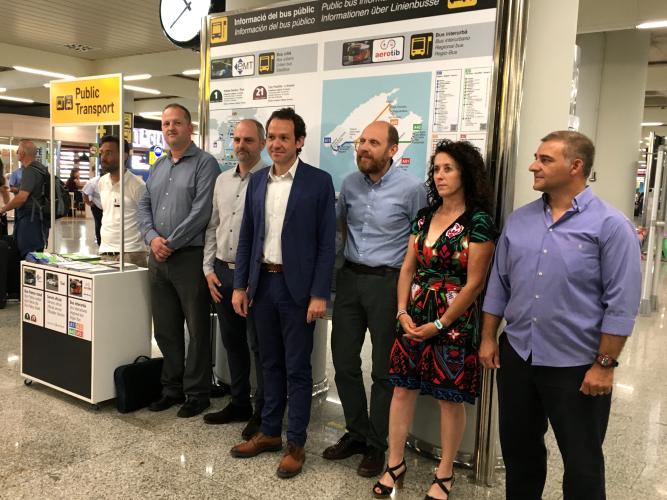 Nuevo punto informativo de EMT Palma en el aeropuerto isleño.