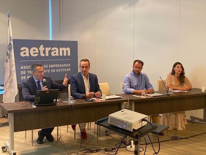 Anetra se reúne y presenta la plataforma digital colaborativa Freebus