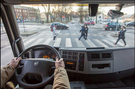 Volvo Trucks amplía la gama de cabina de entrada baja para las entregas en áreas urbanas
