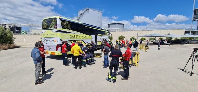 E-Rescue con los bomberos en tareas de rescate en buses