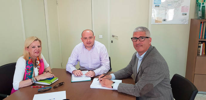 Encuentro para mejorar el transporte público en Huércal (Almería)