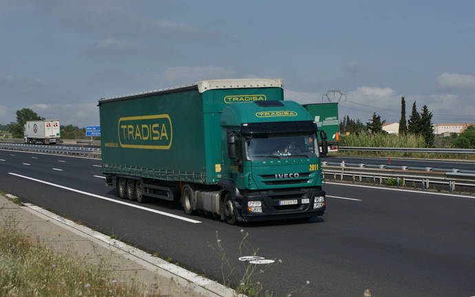 Tradisa emprende represalias contra los transportistas en huelga