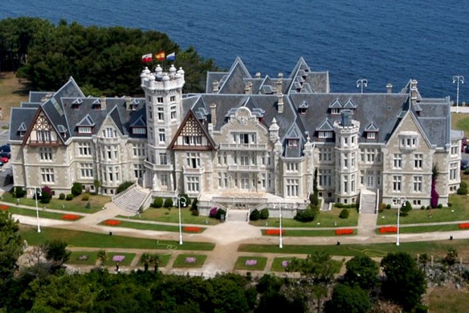 El Palacio de la Magdalena de Santander, sede del Curso de Verano de Confebus.