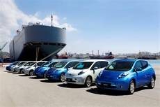 Vehículos eléctricos Nissan en el puerto de Barcelona