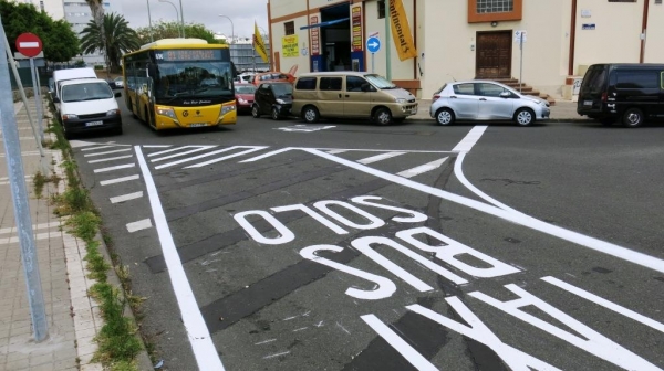 Nuevo carril bus en la calle Manuela de las Casas de Las Palmas de Gran Canaria.