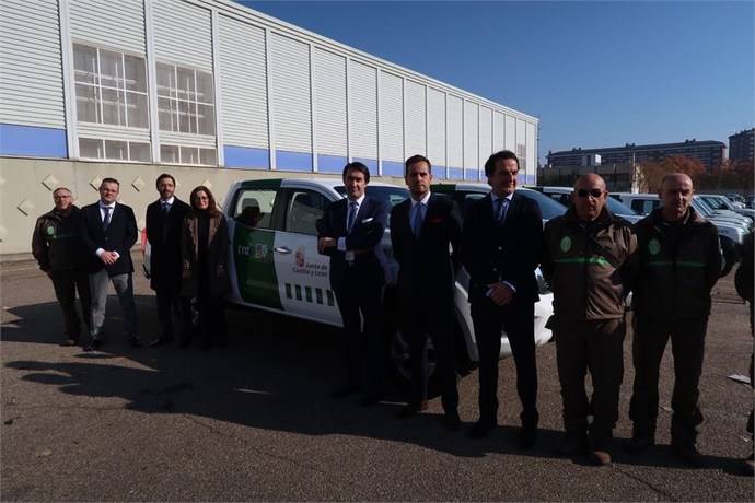 Acto de entrega de los primeros Nissan Navara a la Junta de Castilla y León.