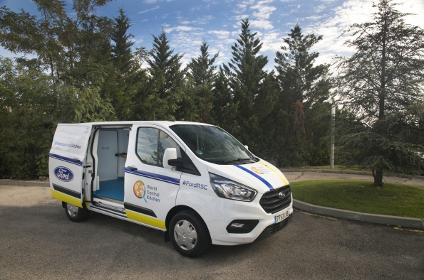 Ford cede una Transit a World Central Kitchen