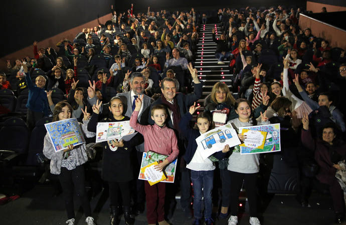 150 niños en los cines del Centro Comercial Gran Vía.