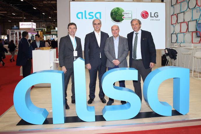 Carlos Huesa, director de Estrategia y Organización de Alsa; Jorge Cosmen, presidente de Alsa; Jaime de Jaraíz, presidente & CEO de LG Iberia; e Ignacio Pérez-Carasa, director de Relaciones Institucionales de Alsa.