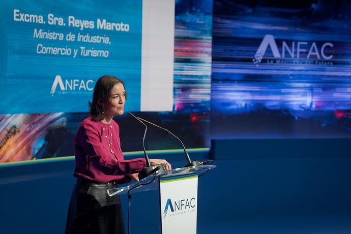 La ministra Maroto: '10.000 millones para la automoción'