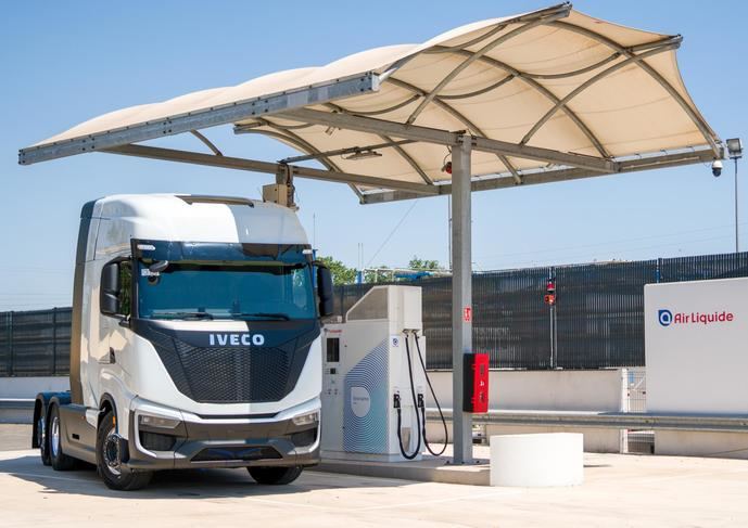 Iveco sigue dando pasos hacia el hidrógeno y la larga distancia