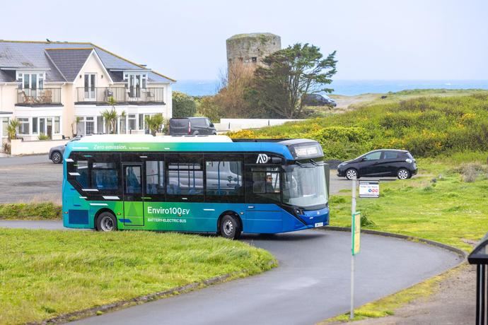 Alexander Dennis prueba su nuevo autobús eléctrico en Guernsey