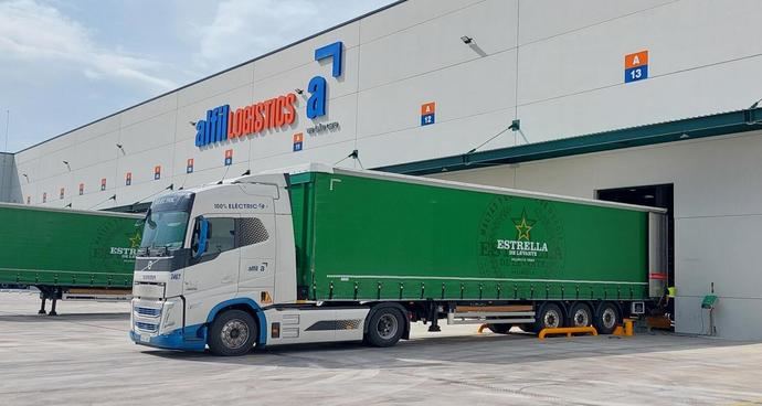 Alfil Logistics pone en marcha sus dos primeros camiones eléctricos