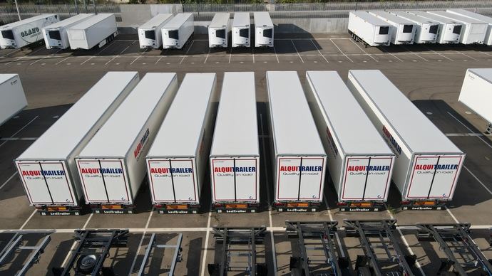 Alquitrailer adquiere 10 nuevos furgones y cinco lonas de Lecitrailer