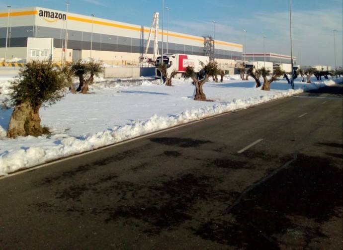 Amazon bloquea a cientos de transportistas una semana en condiciones infrahumanas por la nieve