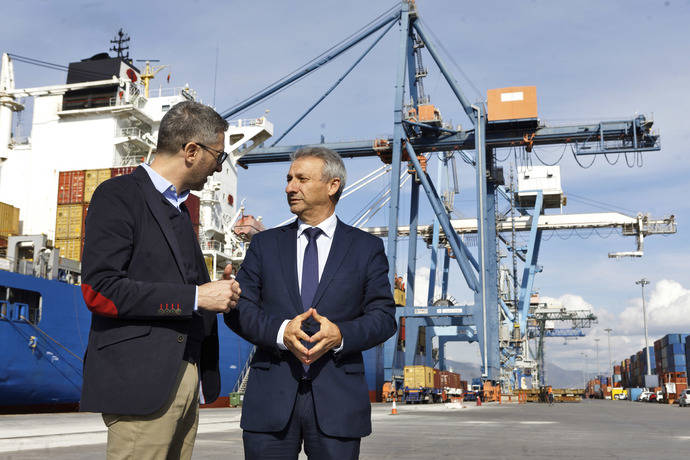 Arcadi España y Francisco Toledo, en su visita a PortCastelló.