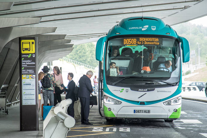 Un autocar de Lurraldebus.