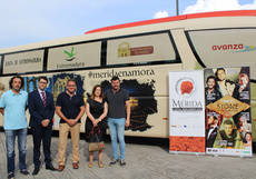 Presentación del autobús con la imagen de Mérida