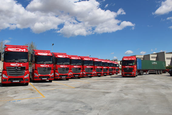 Mercedes entrega 20 tractoras a REM Transports