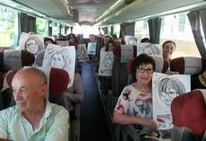 Un momento de #bolobus en el que los pasajeros ya tienen sus caricaturas