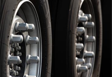 Bridgestone lanza un nuevo neumático todo tiempo para vehículos pesados