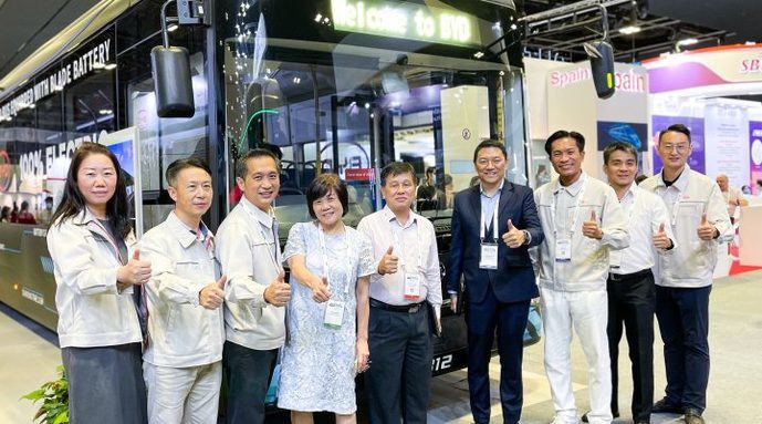 BYD presenta su primer autobús a batería blade de Singapur