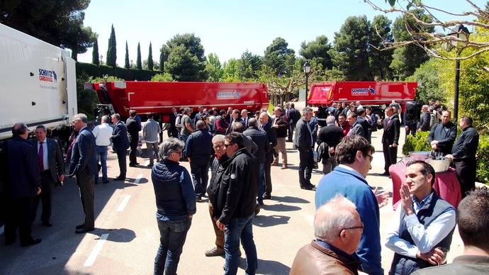 Schmitz Cargobull presenta en Zaragoza su gama de basculantes para España